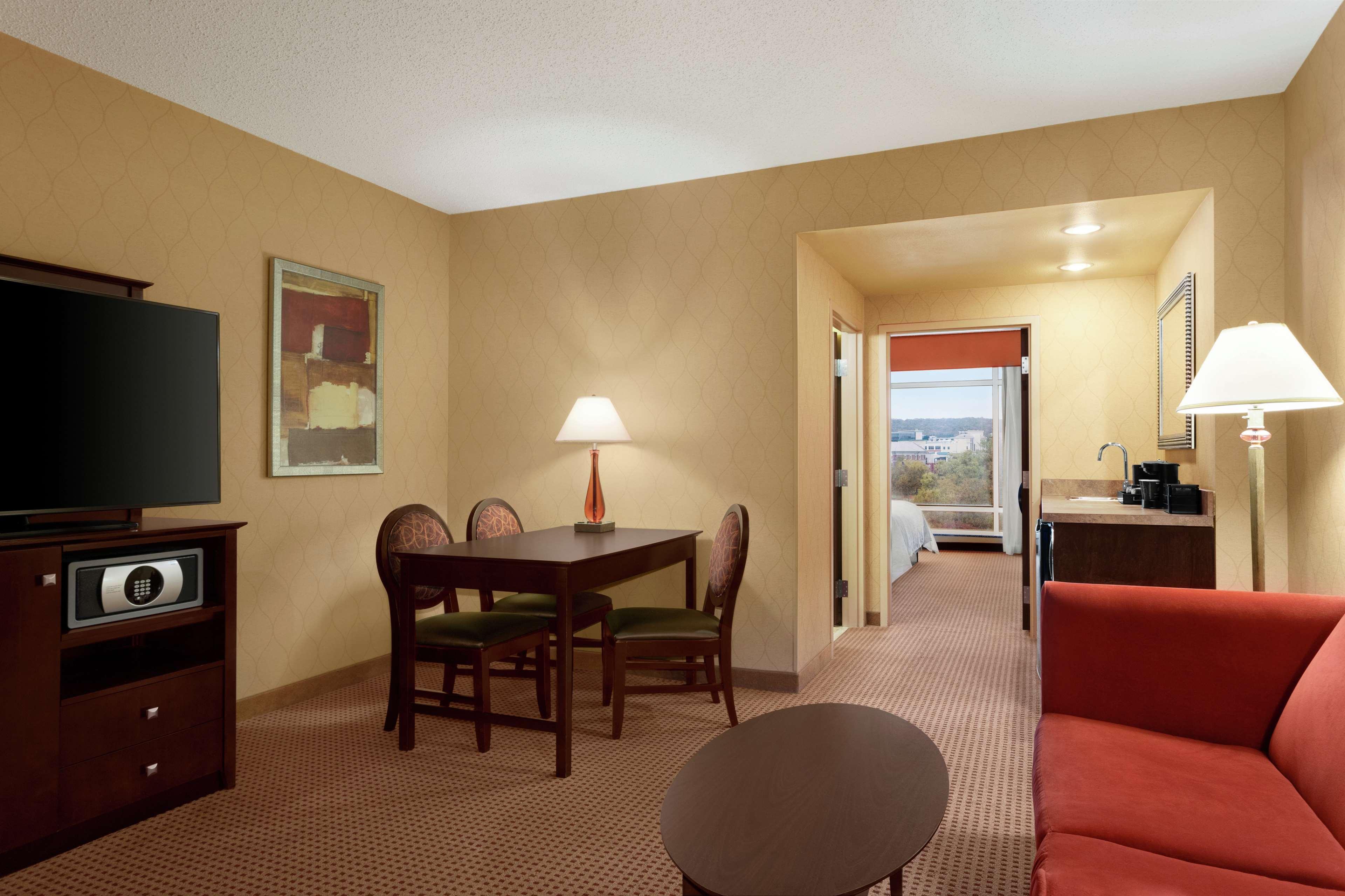 Embassy Suites Huntsville Exteriör bild
